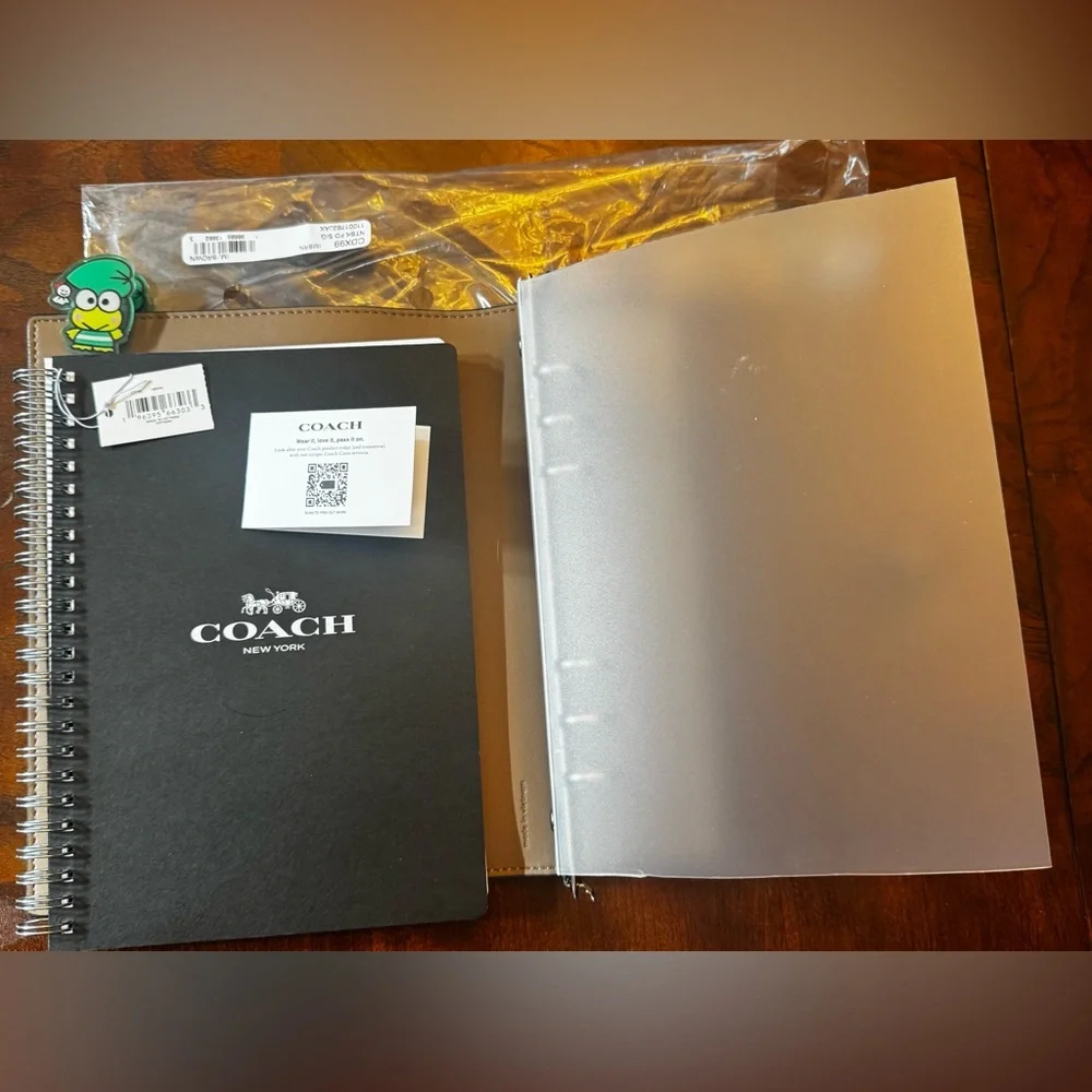 Coach Brown Signature Canvas Organizer planner plus extras. - Picture 5 of 8